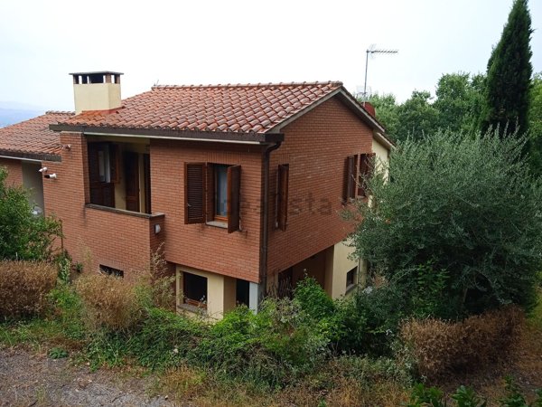 casa indipendente in vendita a Chiusi