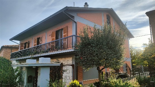 casa indipendente in vendita a Chiusi in zona Montallese