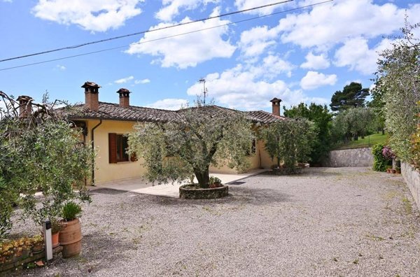 casa indipendente in vendita a Chiusi