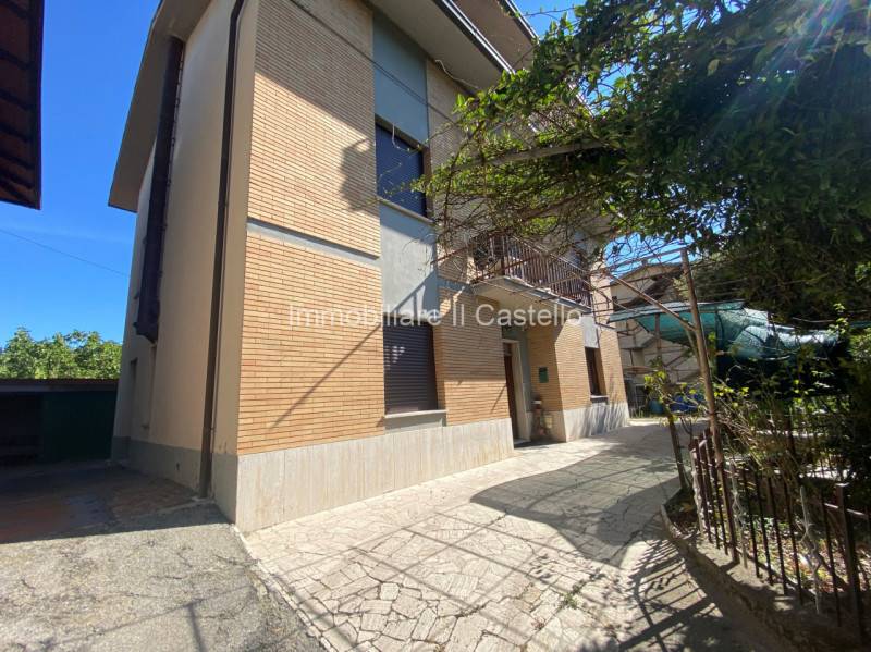 casa indipendente in vendita a Chiusi in zona Chiusi Scalo