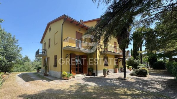 casa indipendente in vendita a Chiusi