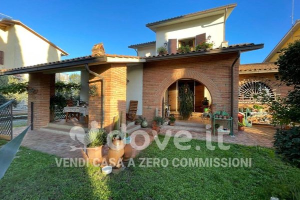 casa indipendente in vendita a Chiusi in zona Chiusi Scalo