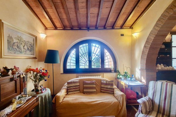 casa indipendente in vendita a Chiusi in zona Chiusi Scalo