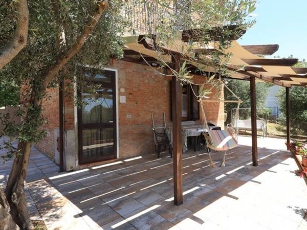 casa indipendente in vendita a Chiusi