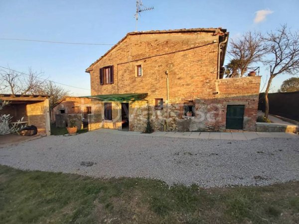 casa indipendente in vendita a Chiusi