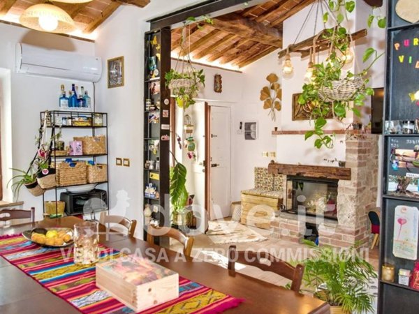 casa indipendente in vendita a Chiusi