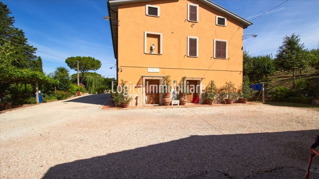 casa indipendente in vendita a Chiusi