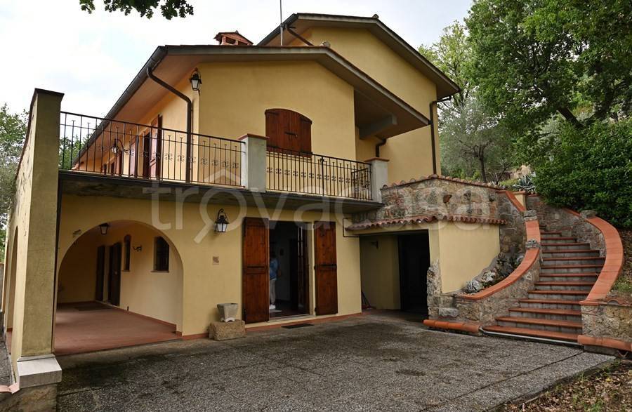casa indipendente in vendita a Chiusi