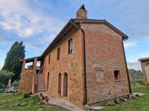 casa indipendente in vendita a Chiusi