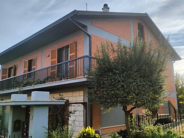 casa indipendente in vendita a Chiusi in zona Montallese