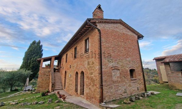 casale in vendita a Chiusi