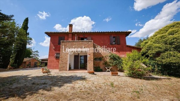 casa indipendente in vendita a Chiusi in zona Montallese