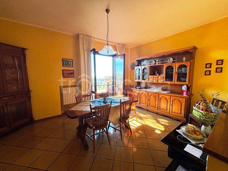 casa indipendente in vendita a Chiusi