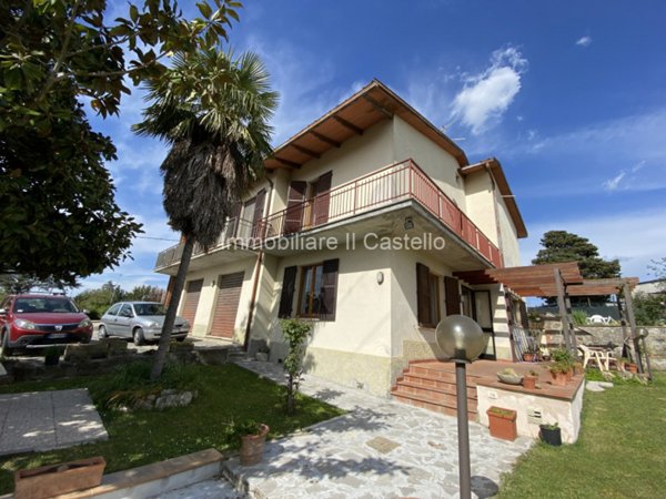 casa indipendente in vendita a Chiusi