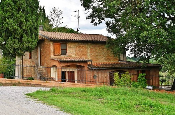 casa indipendente in vendita a Chiusi in zona Chiusi Scalo