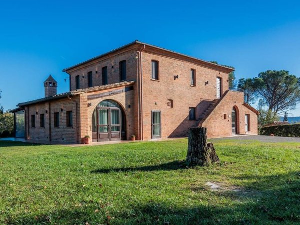 casa indipendente in vendita a Chiusi in zona Chiusi Scalo