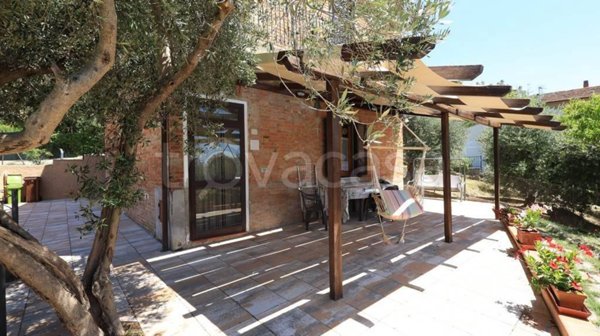 casa indipendente in vendita a Chiusi in zona Chiusi Scalo