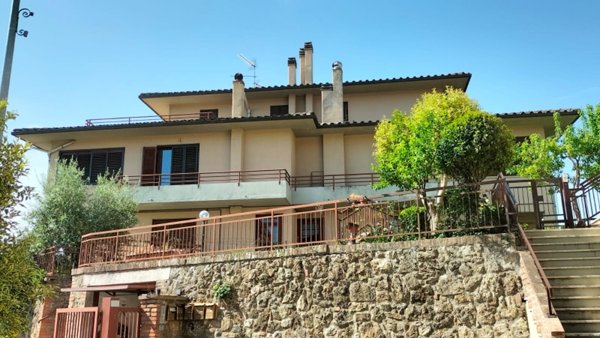 casa indipendente in vendita a Chiusi in zona Chiusi Scalo