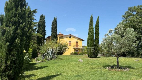casa indipendente in vendita a Chiusi