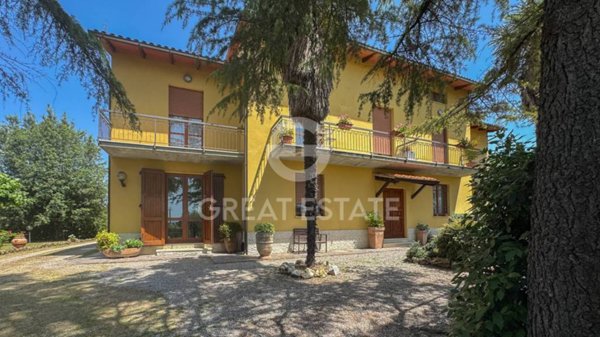 casa indipendente in vendita a Chiusi in zona Macciano