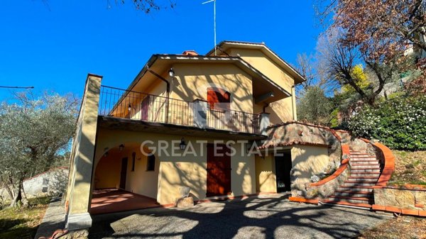 casa indipendente in vendita a Chiusi