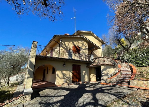 casa indipendente in vendita a Chiusi