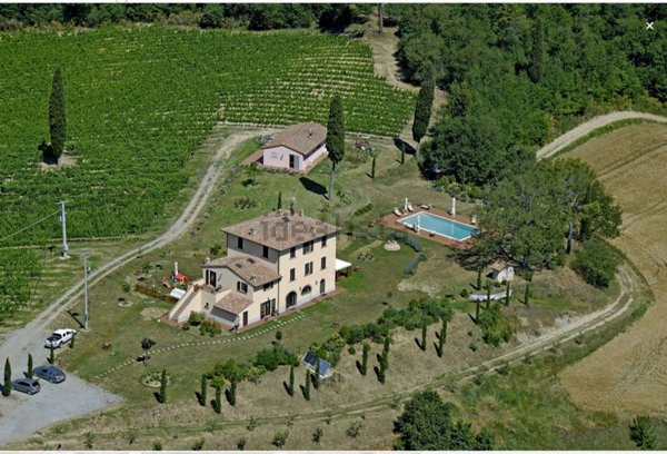 casa indipendente in vendita a Chiusi