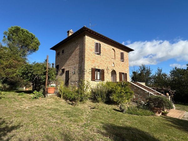 casa indipendente in vendita a Chiusi