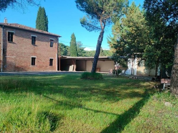 casa indipendente in vendita a Chiusi