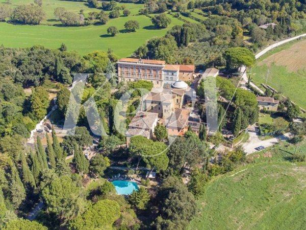 casa indipendente in vendita a Chiusi