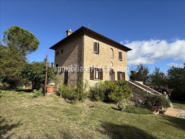 casale in vendita a Chiusi