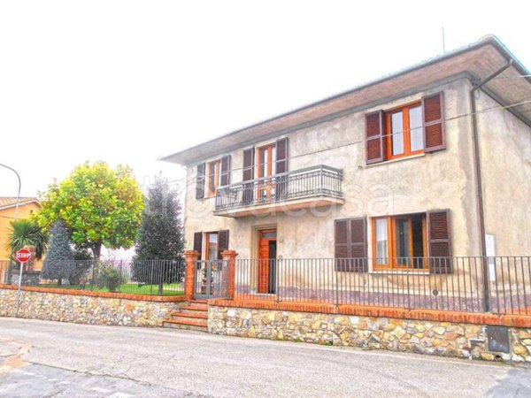 casa indipendente in vendita a Chiusi in zona Montallese