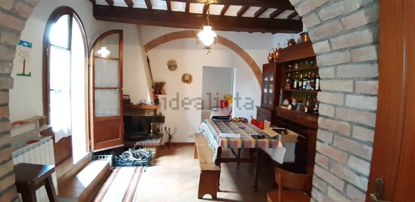 casa semindipendente in vendita a Chiusi in zona Montallese