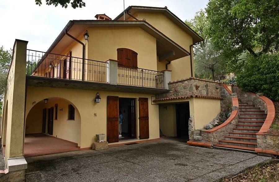 casa indipendente in vendita a Chiusi