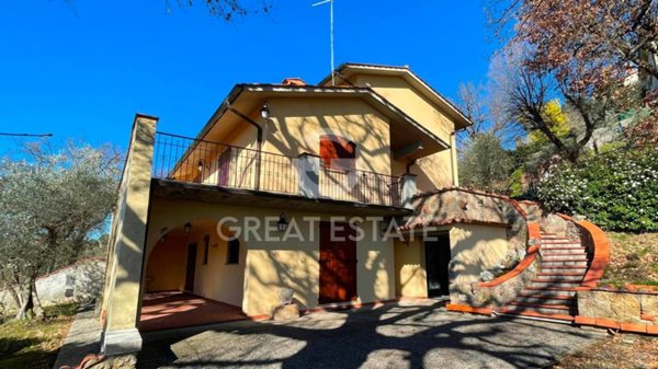 casa indipendente in vendita a Chiusi