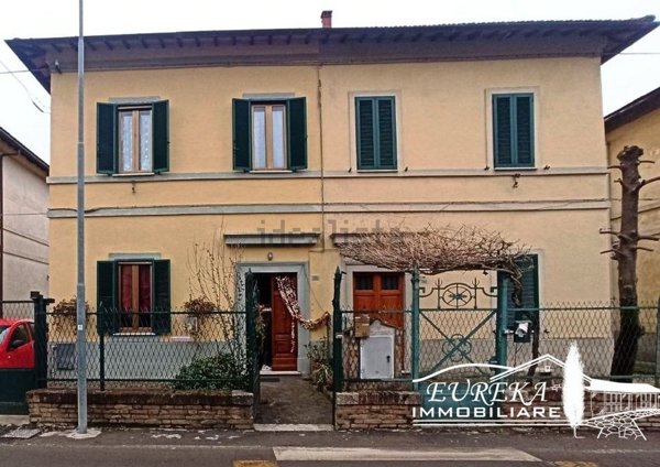 casa indipendente in vendita a Chiusi