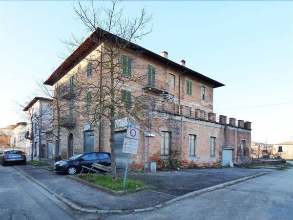 casa indipendente in vendita a Chiusi in zona Chiusi Scalo