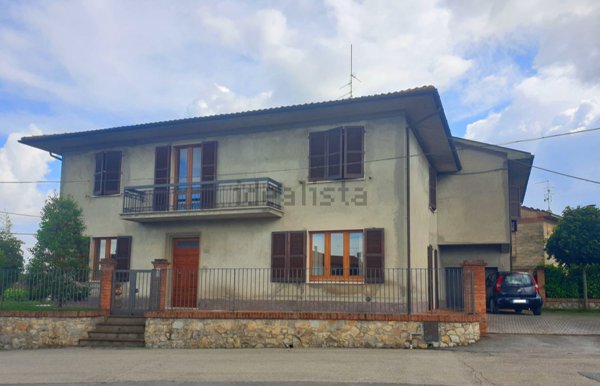 casa indipendente in vendita a Chiusi in zona Montallese