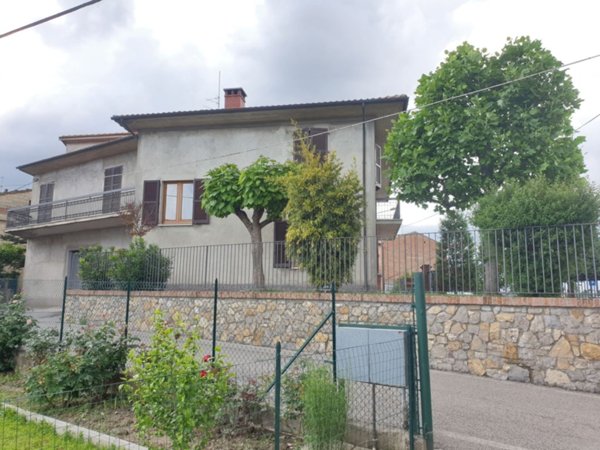 casa indipendente in vendita a Chiusi in zona Montallese