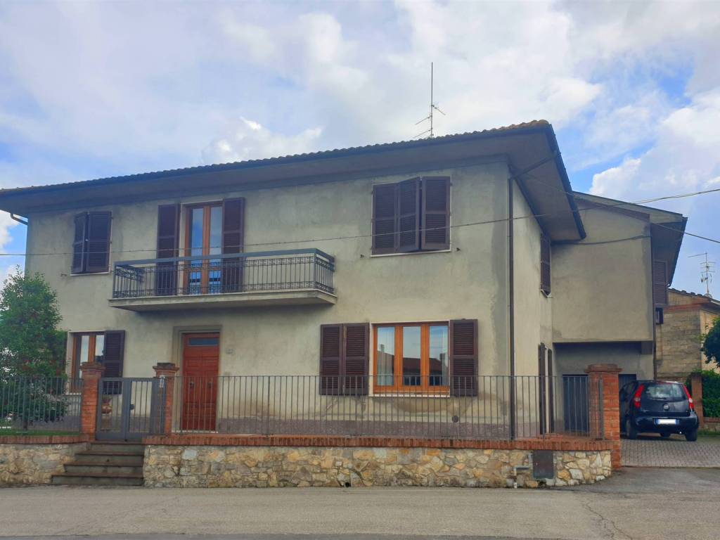 casa indipendente in vendita a Chiusi in zona Montallese