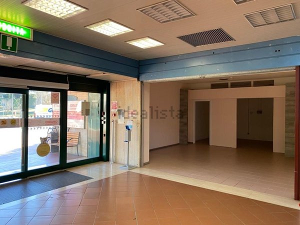 locale commerciale in vendita a Chiusi