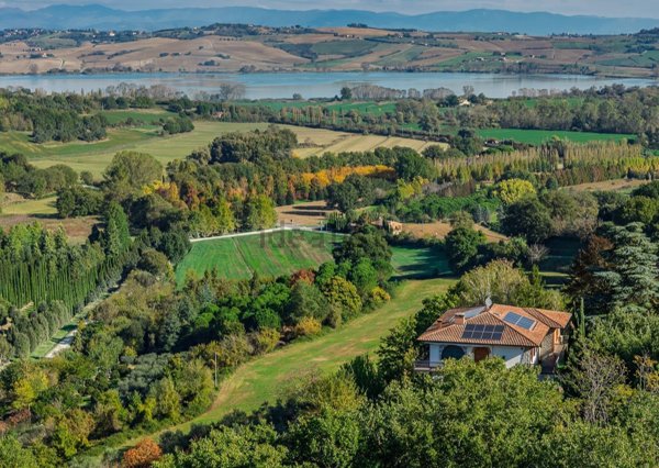 casa indipendente in vendita a Chiusi