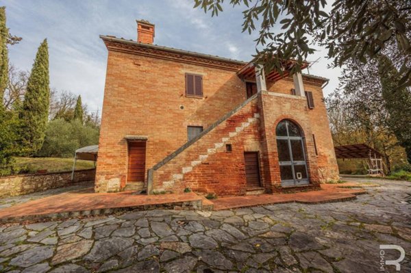 casa indipendente in vendita a Chiusi