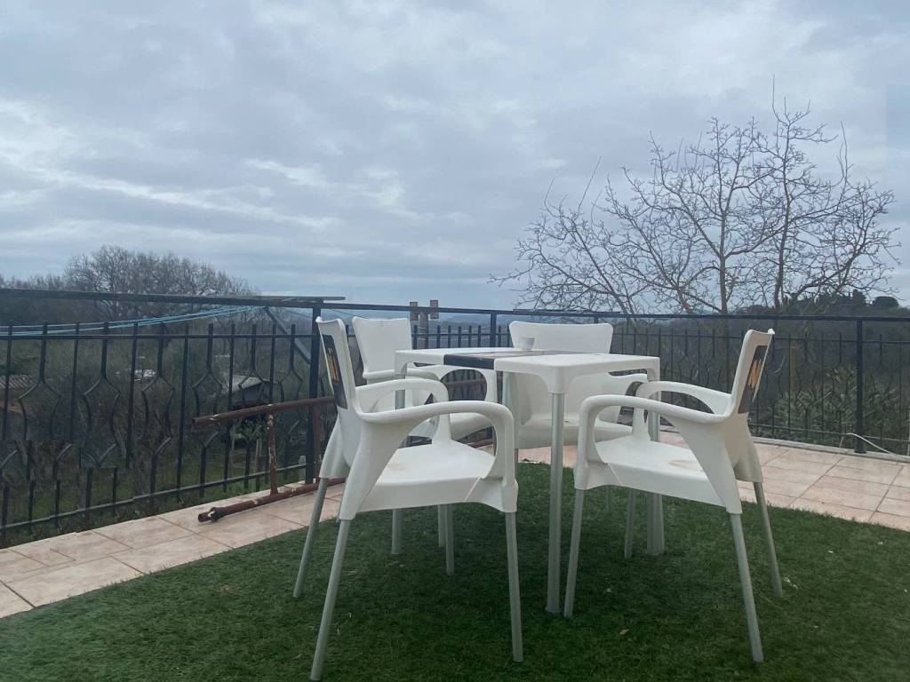 casa indipendente in vendita a Chiusi in zona Querce al Pino