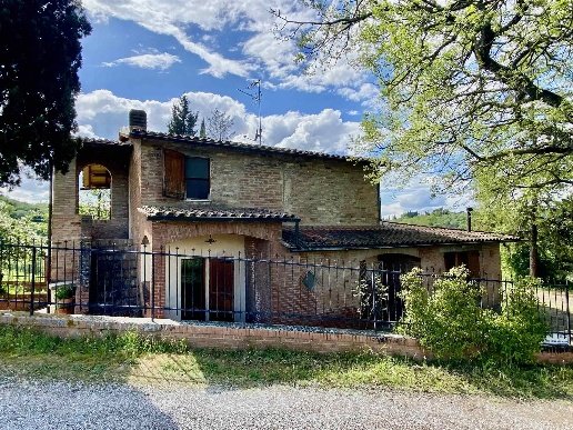 casa indipendente in vendita a Chiusi in zona Chiusi Scalo