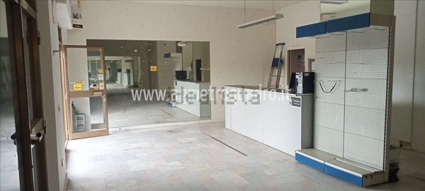 locale commerciale in vendita a Chiusi