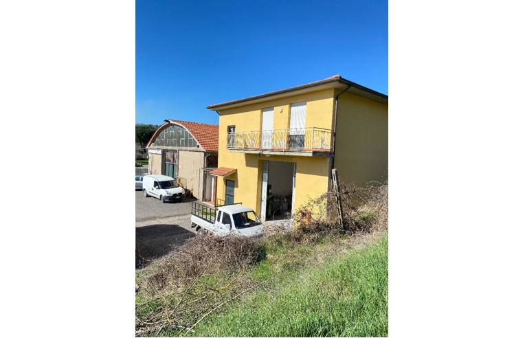 locale commerciale in vendita a Chiusi in zona Chiusi Scalo