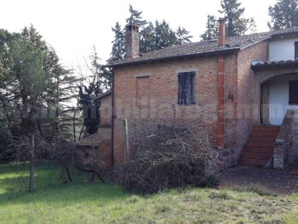 casale in vendita a Chiusi
