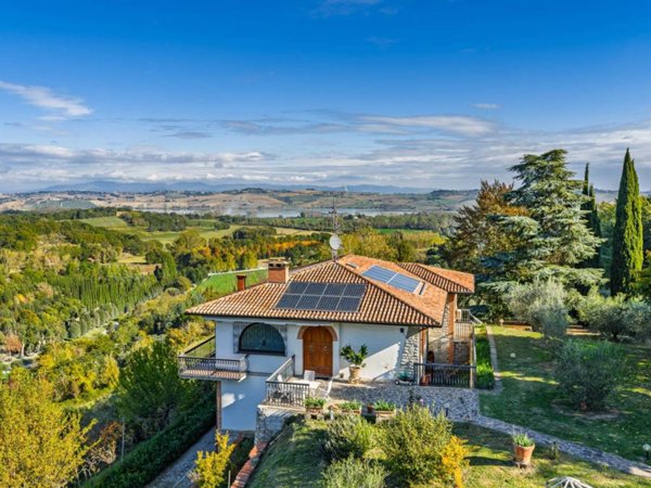casa indipendente in vendita a Chiusi