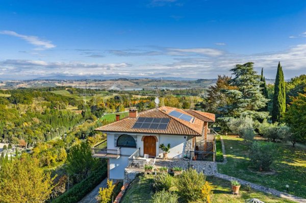 casa indipendente in vendita a Chiusi